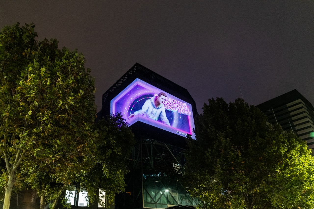 Circles.Life: 3D billboard - Vimarsana News