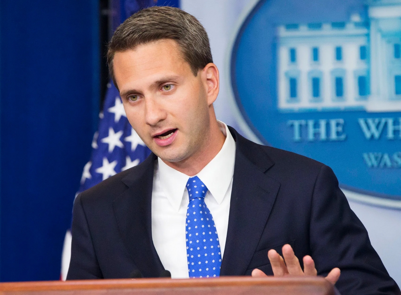 From The Eye Of The Storm: Comms Lessons From Obama's Deputy Press Secretary - Vimarsana News