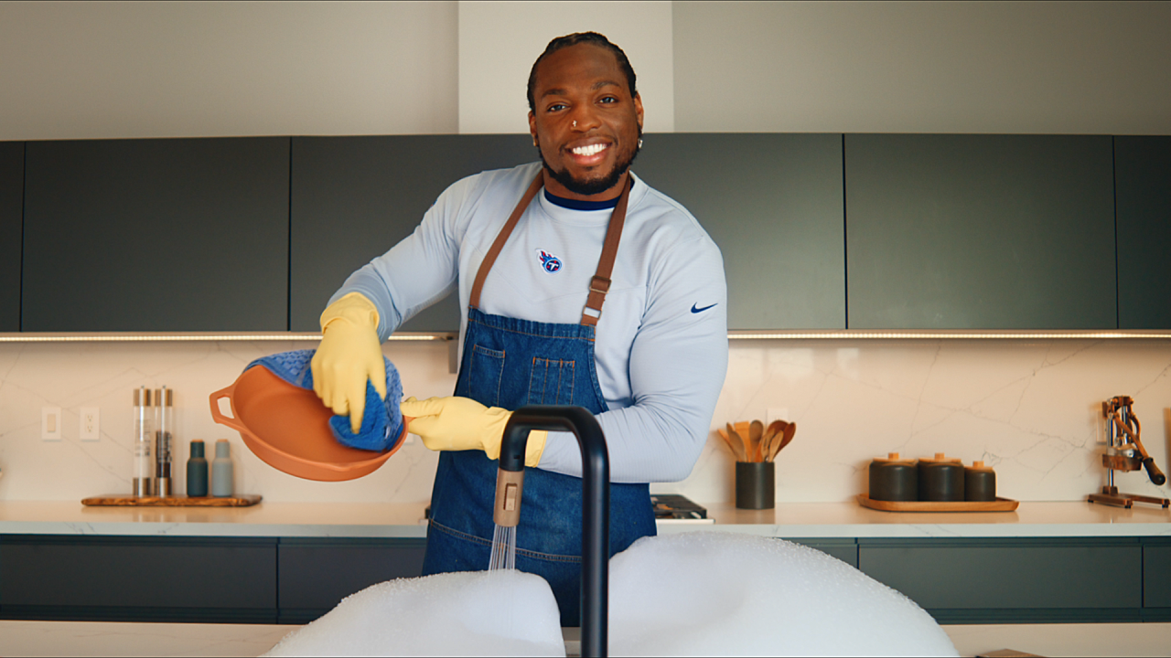 Titans running back Derrick Henry delivers FedEx spot just in time for NFL playoffs - Vimarsana News